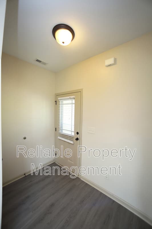 Clayton House: 198 Balboa Parkway