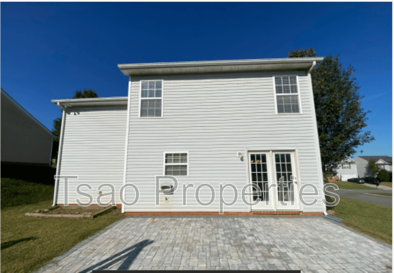 Lowell House: 638 Overlook Rd
