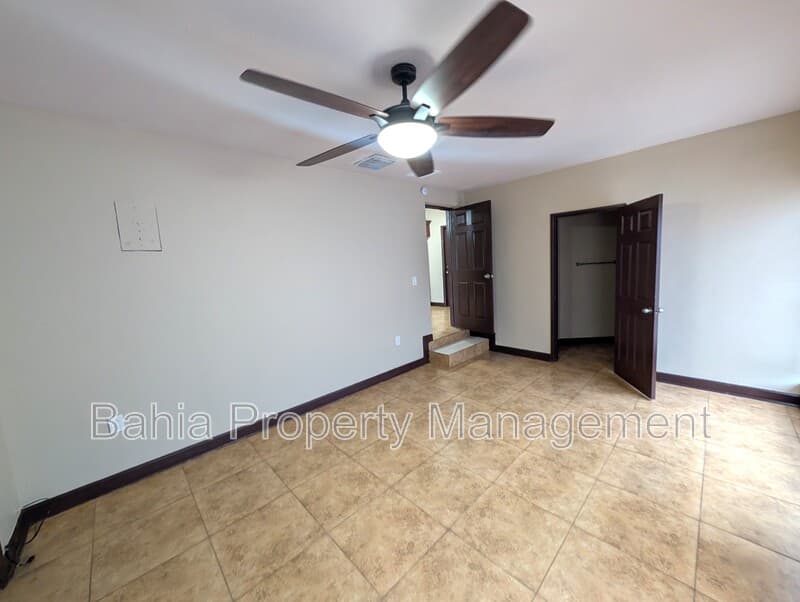Tampa House: 2001 E Robson St