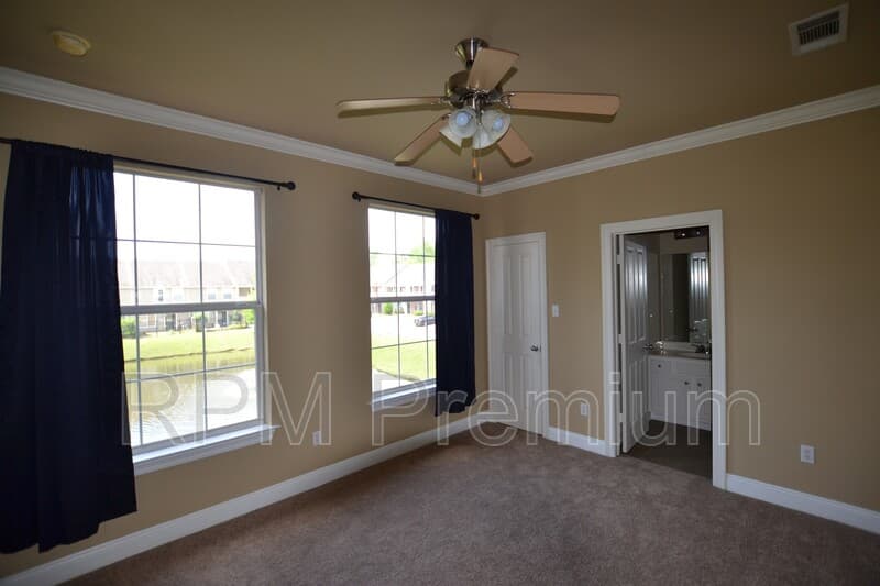 Baton Rouge House: 2117 Cypress Hall Alley