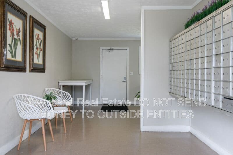 Fayetteville House: 5858-B Century Oaks Drive