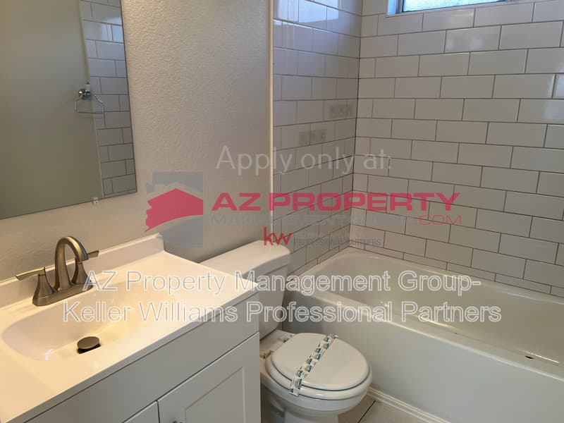 Glendale House: 4838 W Kerry Ln