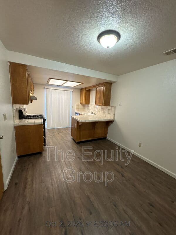 Visalia House: 1328 South Rossmoor
