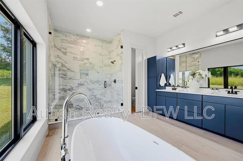 Anna House: 2284 County Rd 222