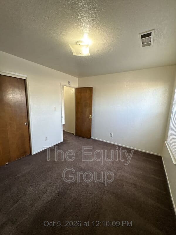Tulare House: 1270 Tustin Circle