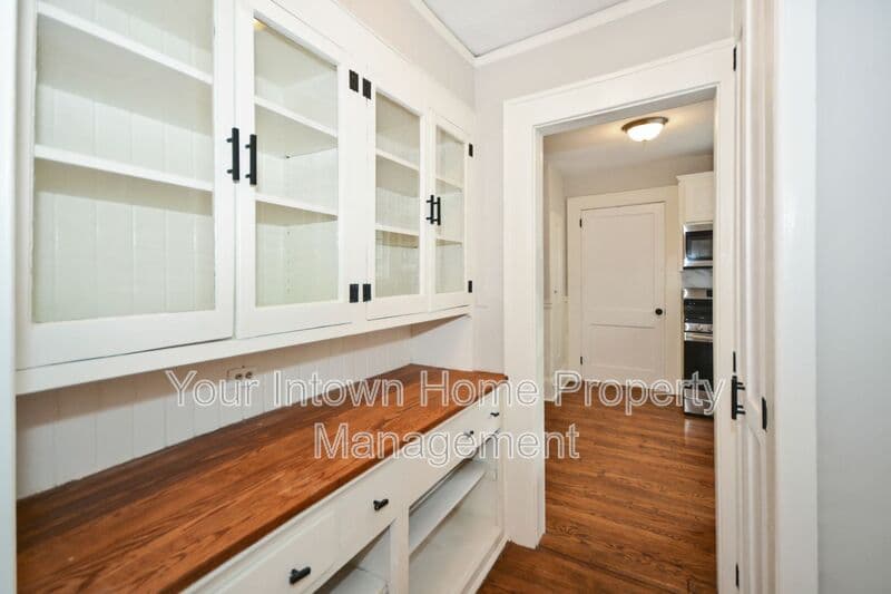 Atlanta House: 619 Cooledge Ave NE