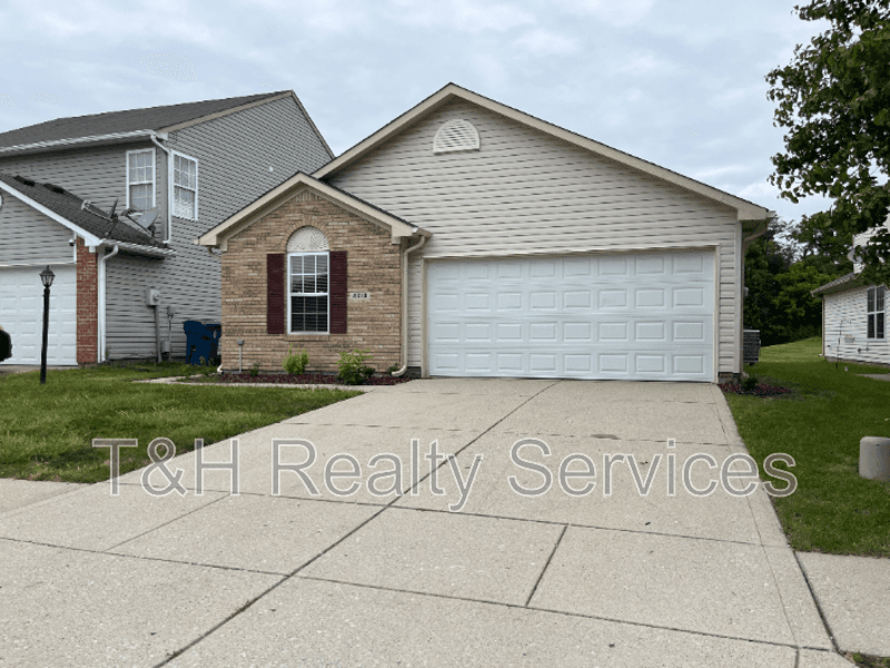 Indianapolis House: 4210 Village Trace Boulevard
