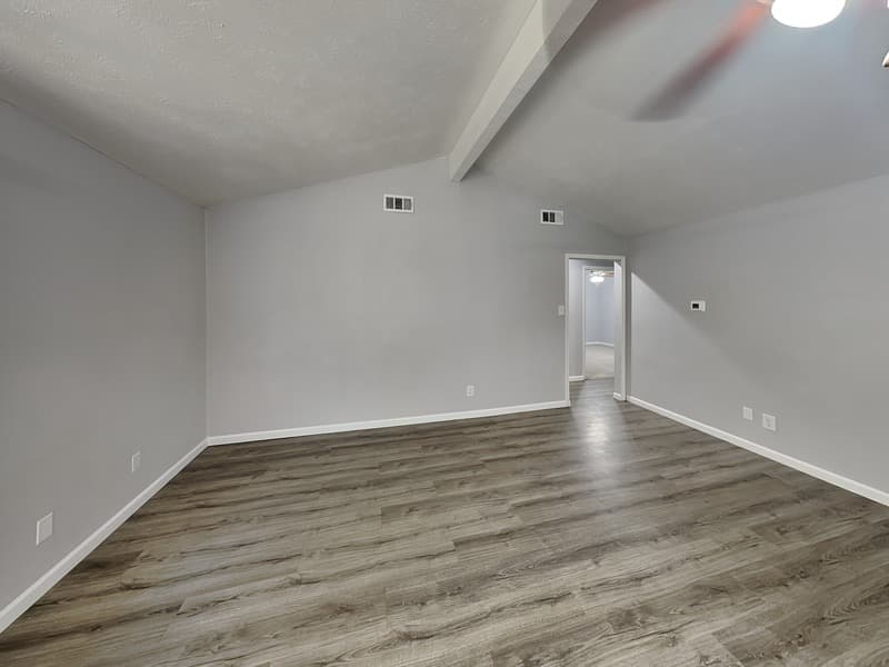 Euless House: 300 Newport Cir