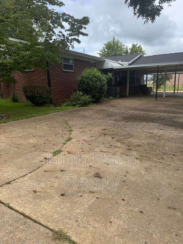 Rainsville House: 61 Rains Avenue Southeast