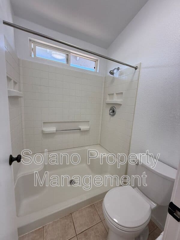 Dixon House: 1030 Windmill Dr