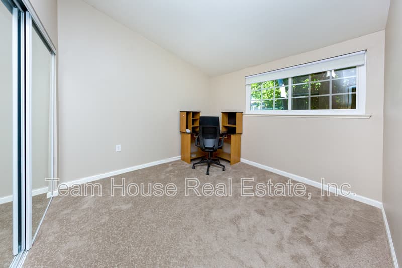Newhall Condo: 19139 Avenue of the Oaks