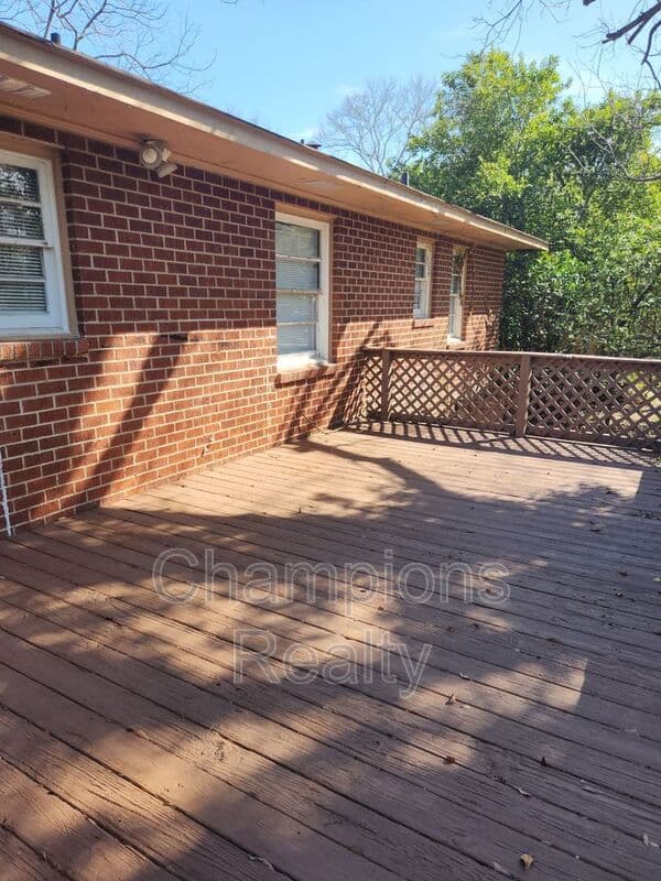 Columbus House: 5415 Eugenia Ave