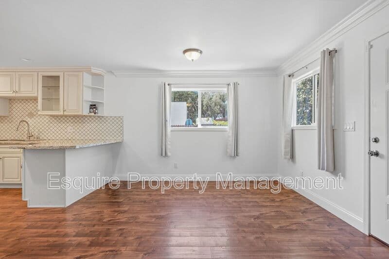 VENTURA Condo: 1218 N. OLIVE ST