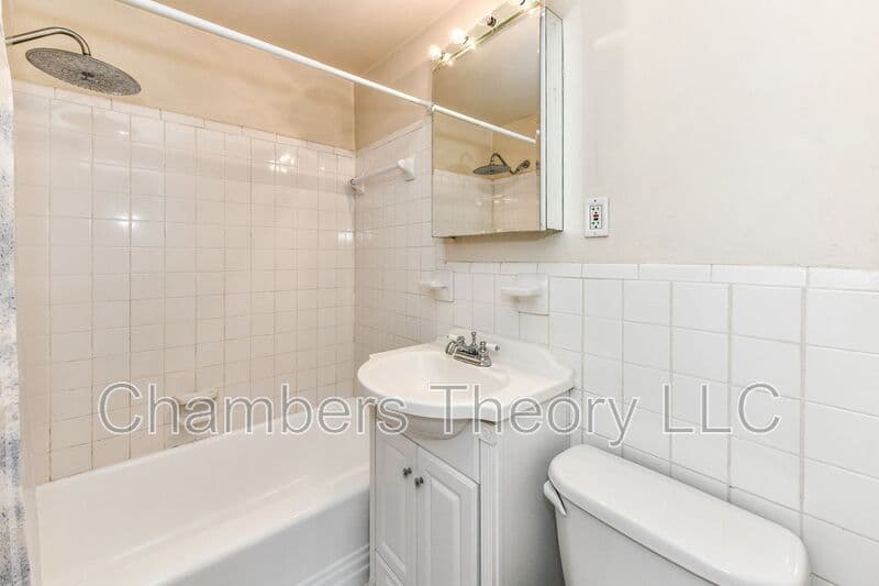 Falls Church Condo: 445 Hampton Ct