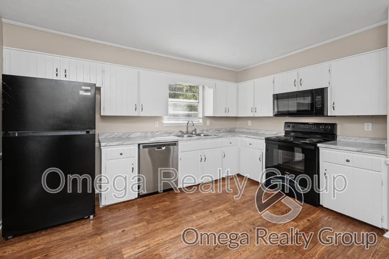 Anniston House: 1033 Old Mill Rd