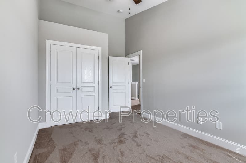 Concord House: 359 Halton Crossing Dr