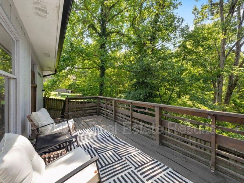 Bella Vista House: 13 Cumbrian Dr