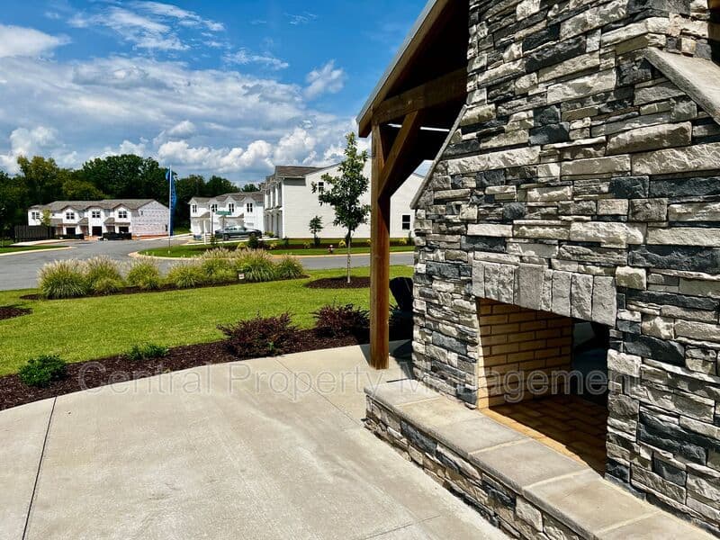Spartanburg House: 6014 Tavener Drive