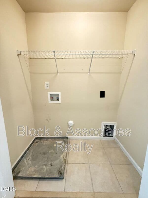 Raleigh House: 9911 Cleaver Ct