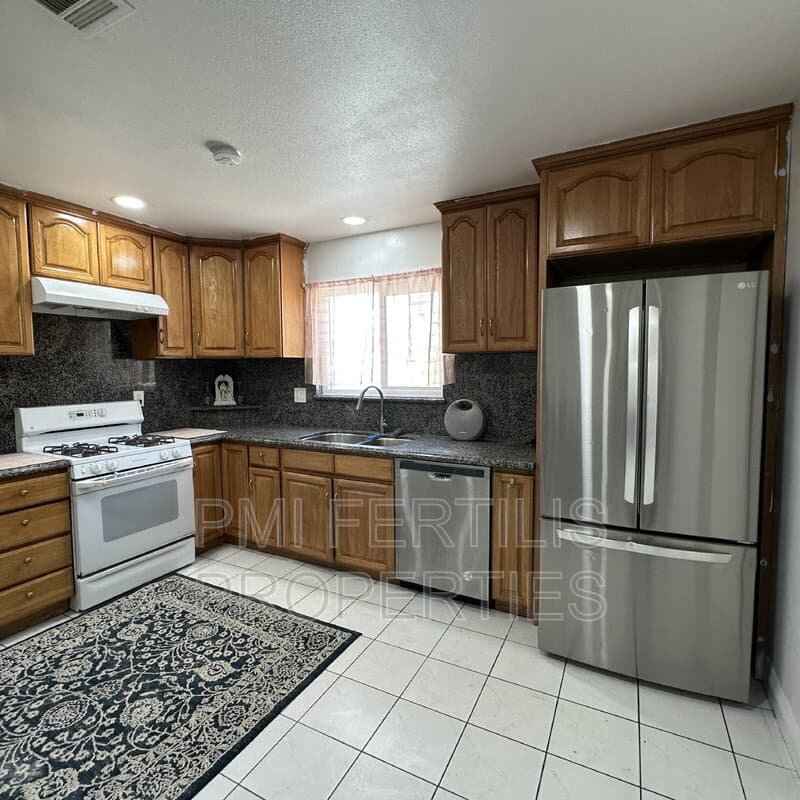 Garden Grove House: 13341 Benton St