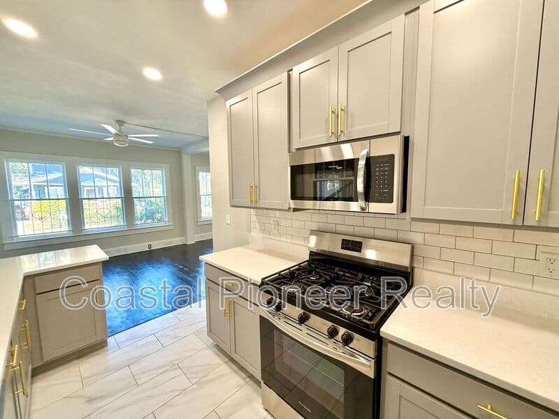 TAMPA Condo: 4015 N Seminole Ave