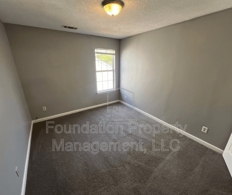 Cordova House: 1530 Estacada Way