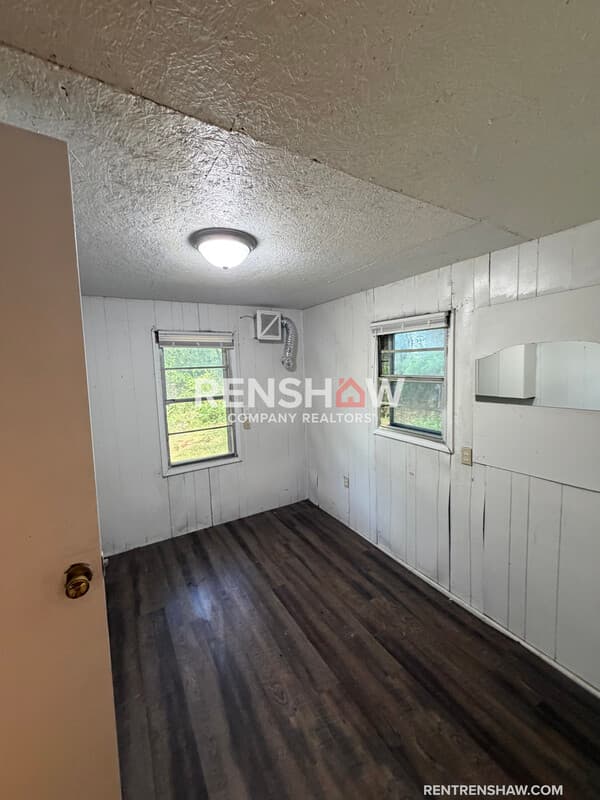 Lexington House: 450 Bedwell St