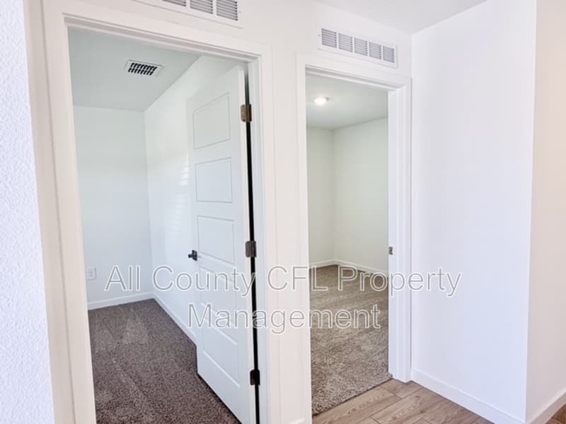 Lady Lake House: 219 Skyfield Court