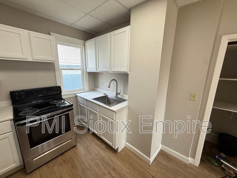 Sioux Falls House: 918 w 10th st