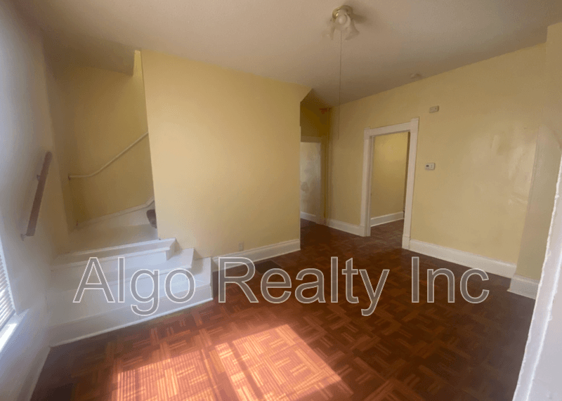 Minneapolis House: 2117 Illion Ave N