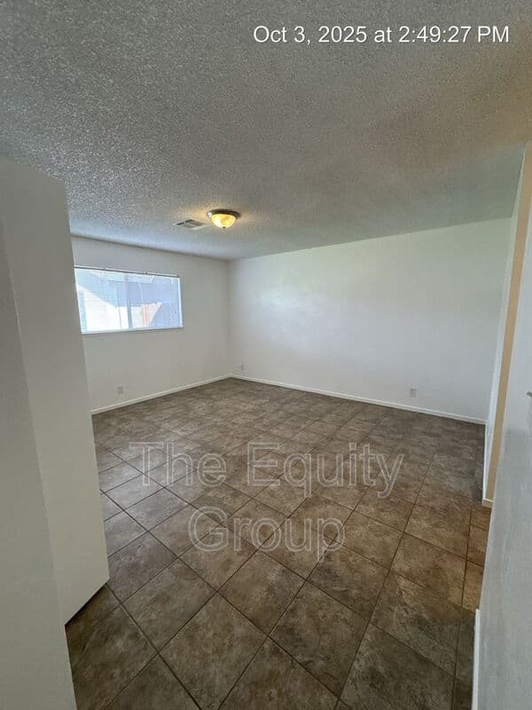 Visalia House: 2724 South Sallee Ct