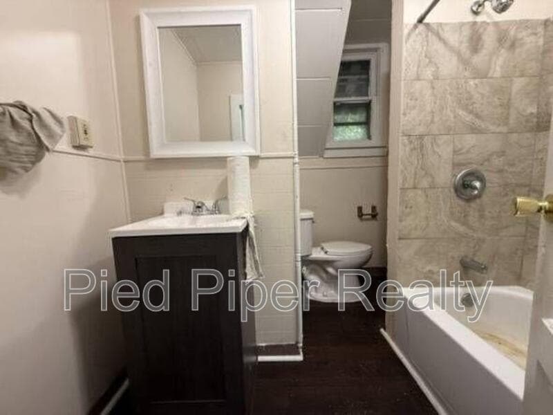 Freeport House: 816 South James Avenue