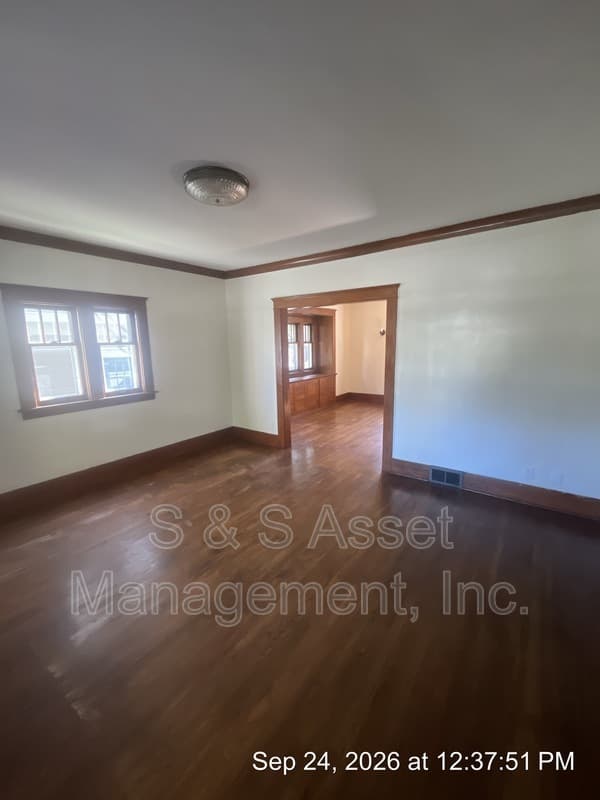 Lansing House: 1415 South Genesee Drive