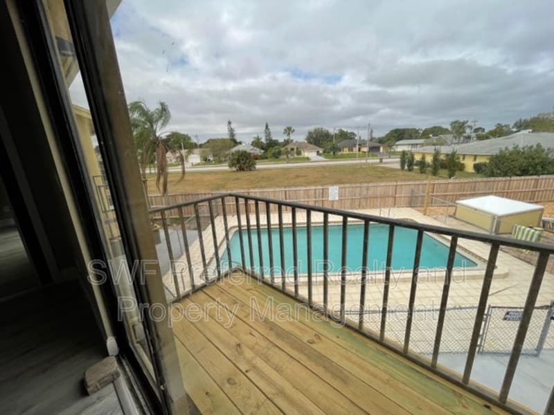 Cape Coral Townhome: 512 Southeast 43rd Street