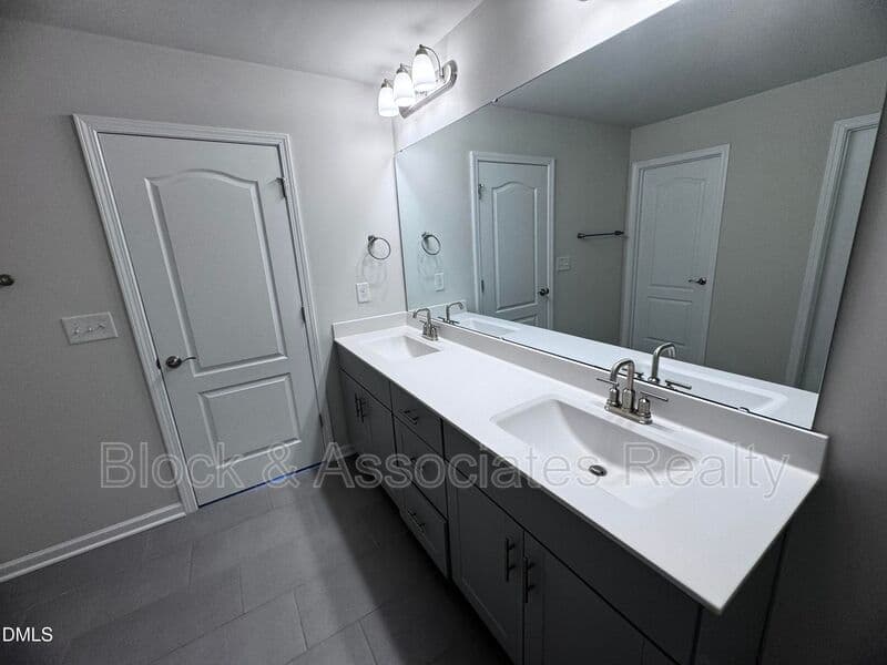 Fuquay Varina House: 129 Boone Lake Way