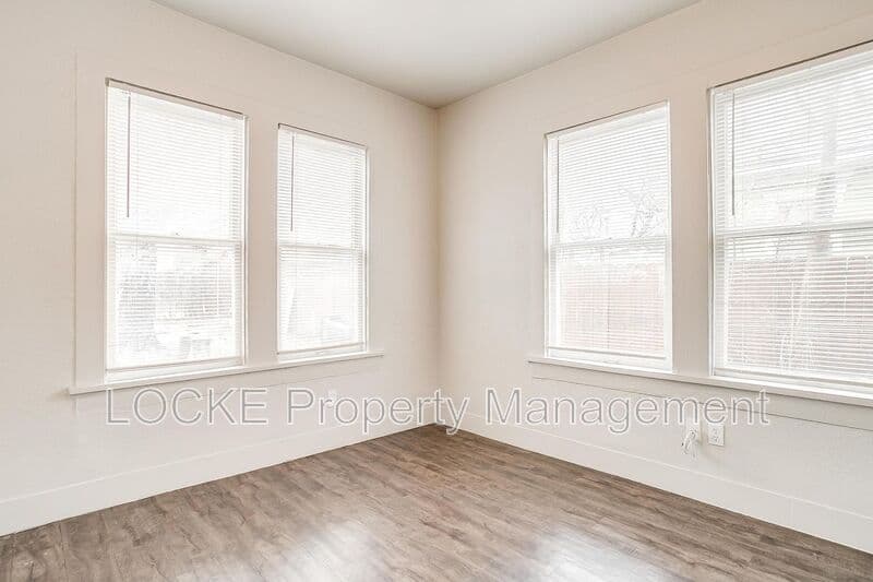 Fort Worth House: 1411 6th Avenue