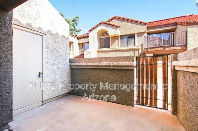 Tempe Condo: 1905 E University Dr