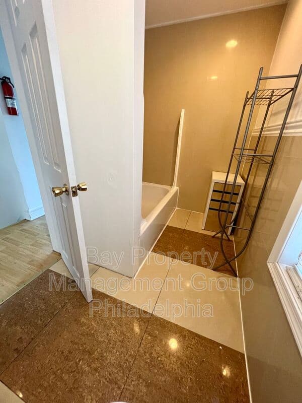 Philadelphia House: 412 N 32nd St