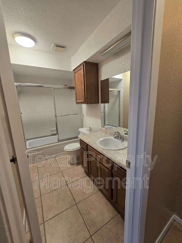 Weatherford Condo: 1012 Lynn Street