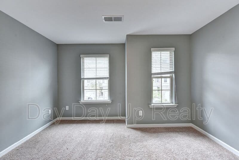 Suwanee House: 5605 Bright Cross Way