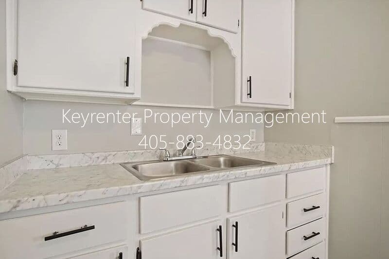 Oklahoma City House: 3937 SW 27th Pl