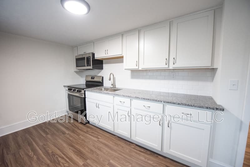 North Olmsted Condo: 5195 Dover Center Road - 2