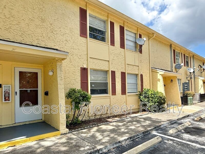 Tampa Townhome: 7573 Abonado R