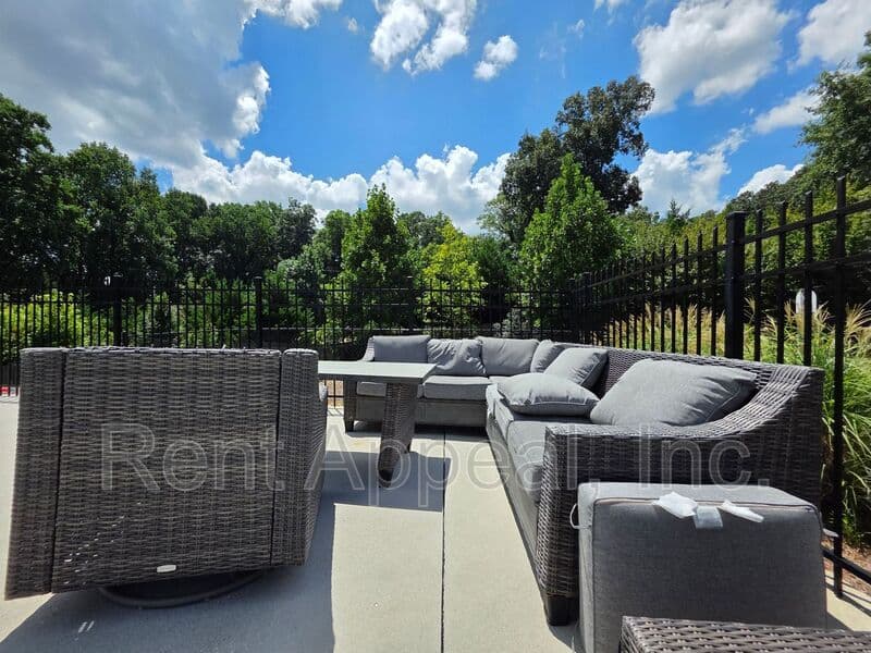 Doraville House: 3779 Oxford Circle