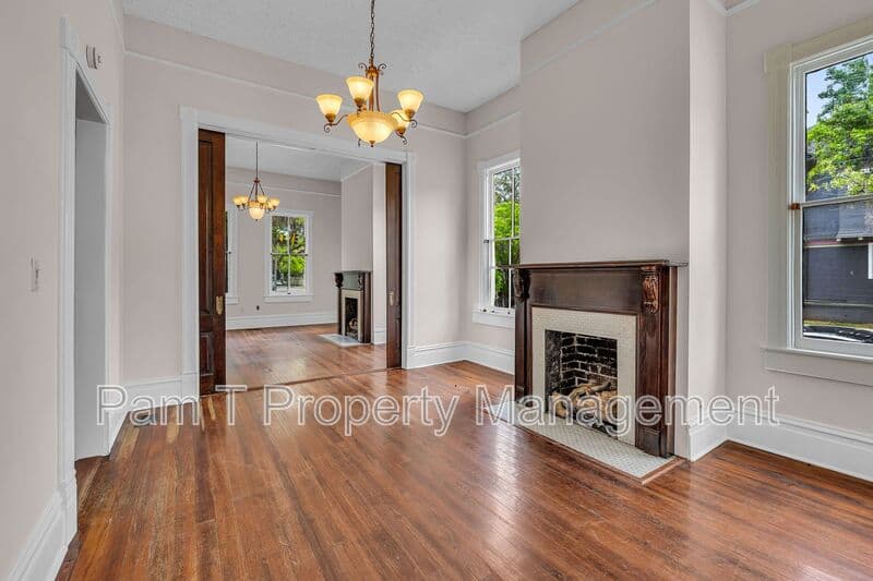 Savannah House: 201 W 37th St