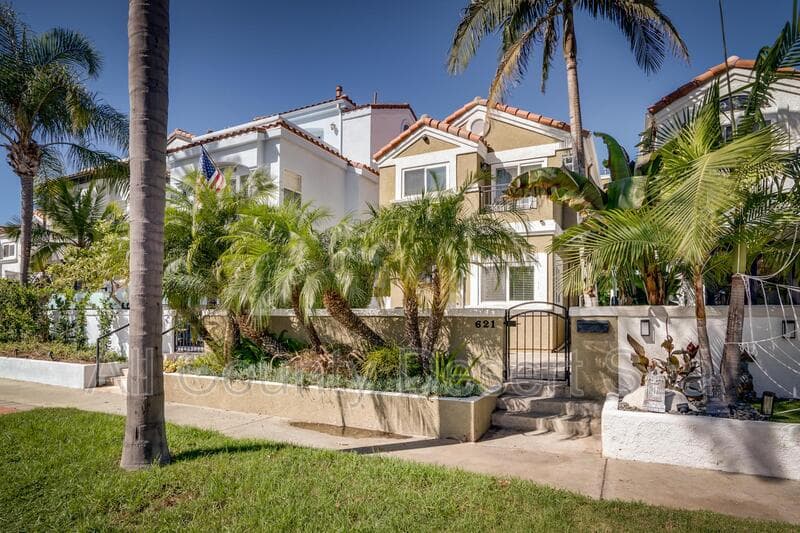 Huntington Beach House: 621 8th St