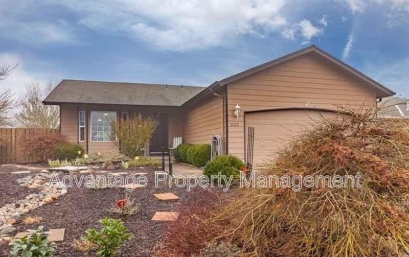 Albany House: 3122 30th SE