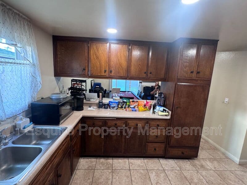 VENTURA House: 7233 BRISTOL RD
