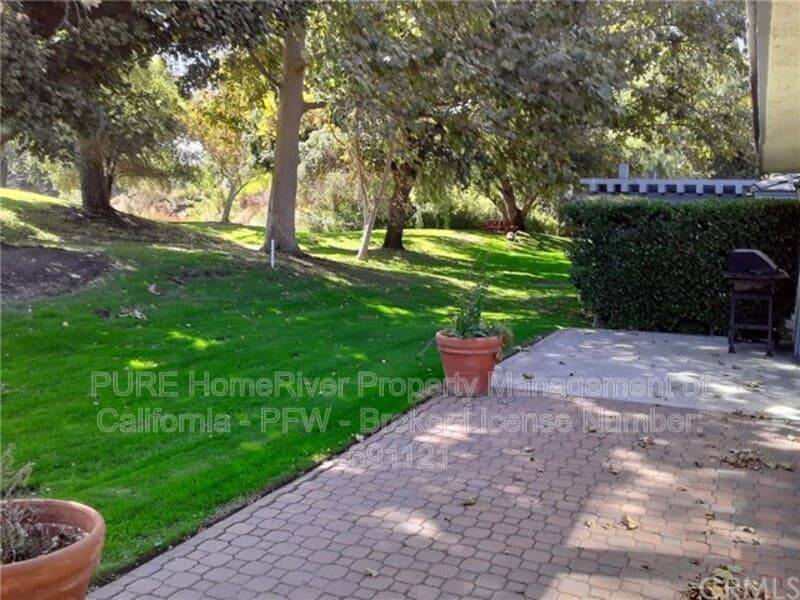 Murrieta House: 38421 Oaktree Loop