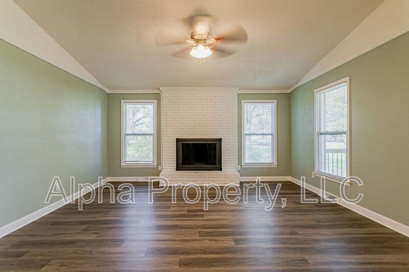 Greer House: 206 E Arlington Ave